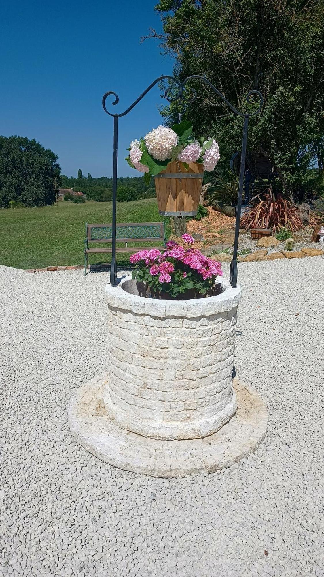 La Petite Maison Dans La Prairie Ecommoy Exteriér fotografie